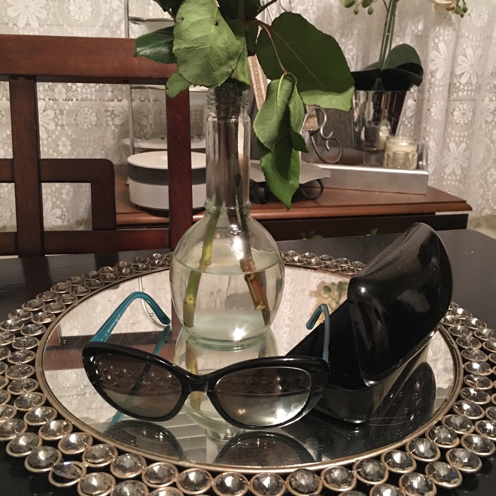 Brand New Jennifer  Lopez  sunglasses/ w case